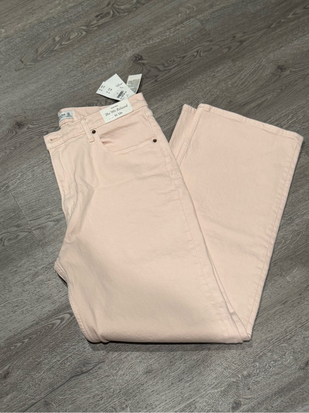 Abercrombie 90’s Relaxed High-Rise Straight Leg Jeans *NWT*